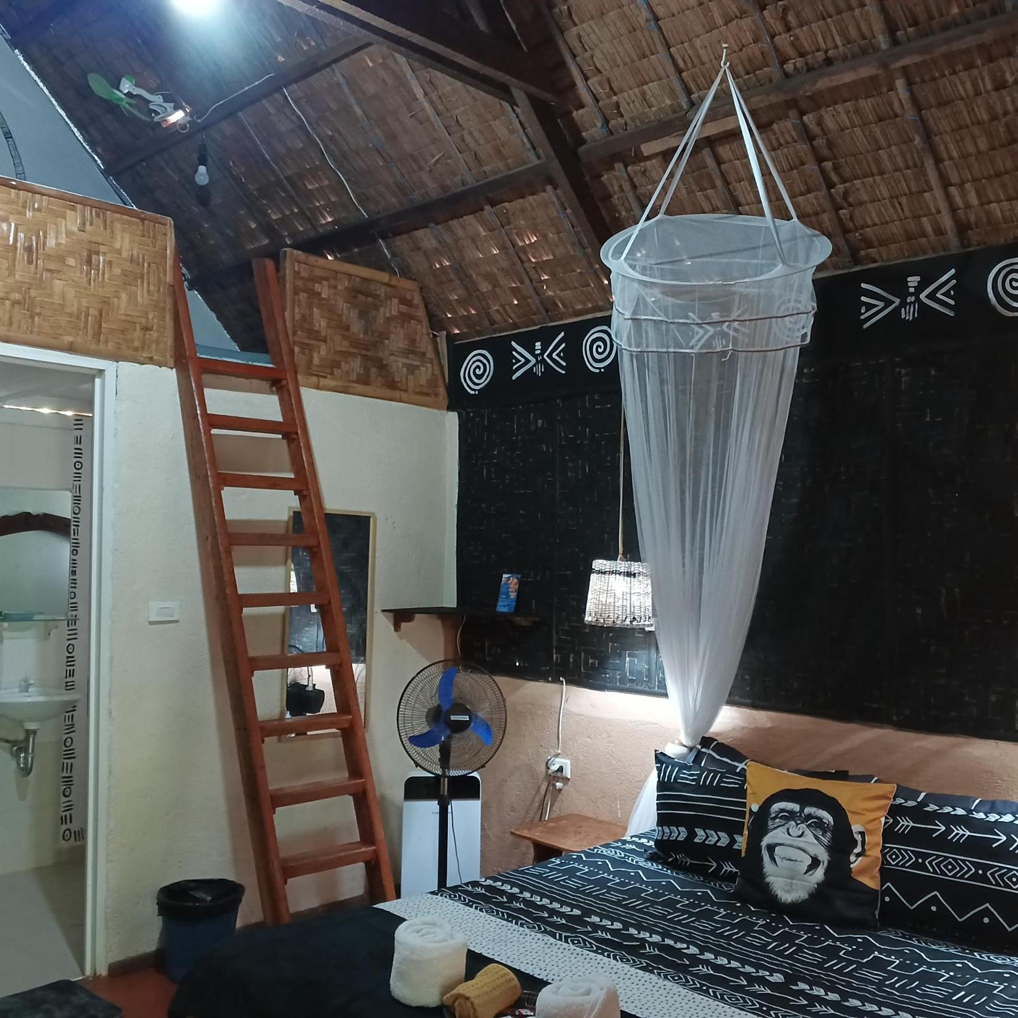 Two Crazy Monkeys Bakhawan Exterior foto