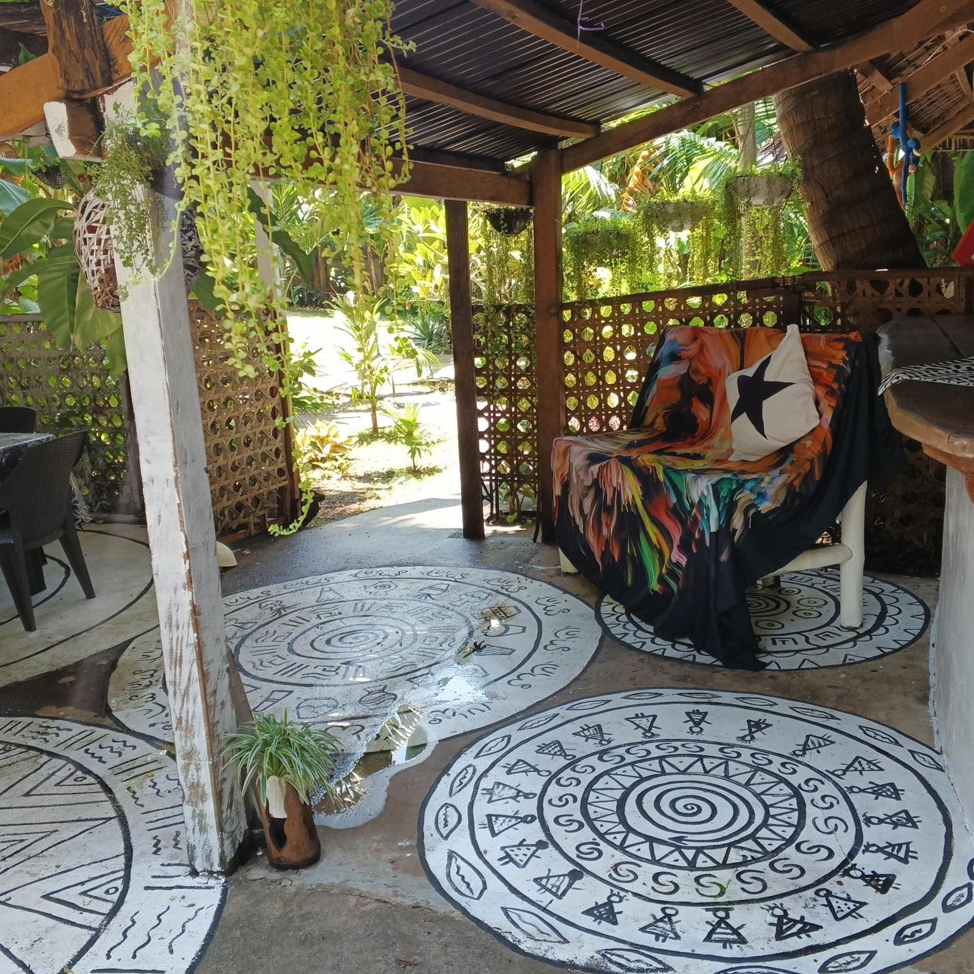 Two Crazy Monkeys Bakhawan Exterior foto