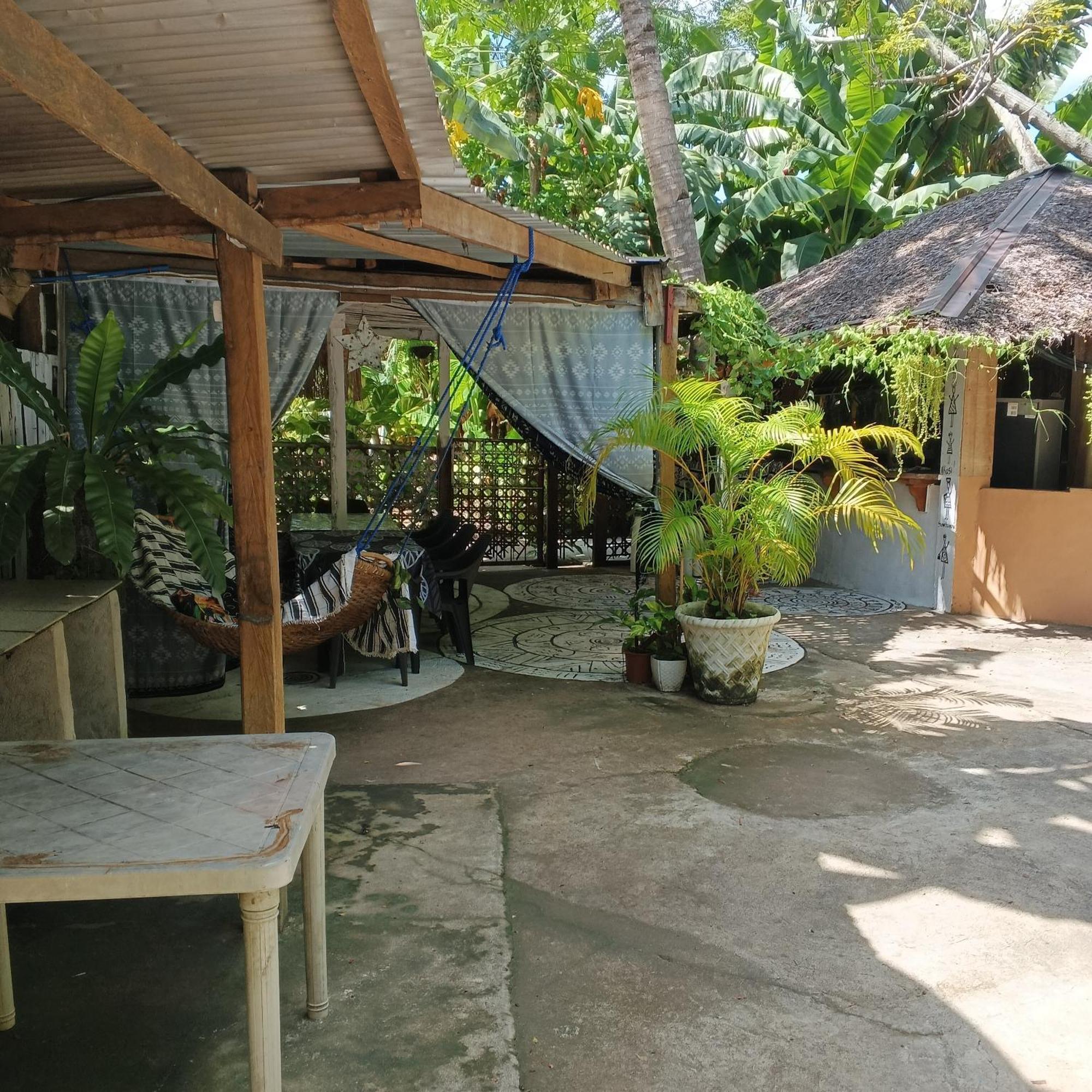 Two Crazy Monkeys Bakhawan Exterior foto
